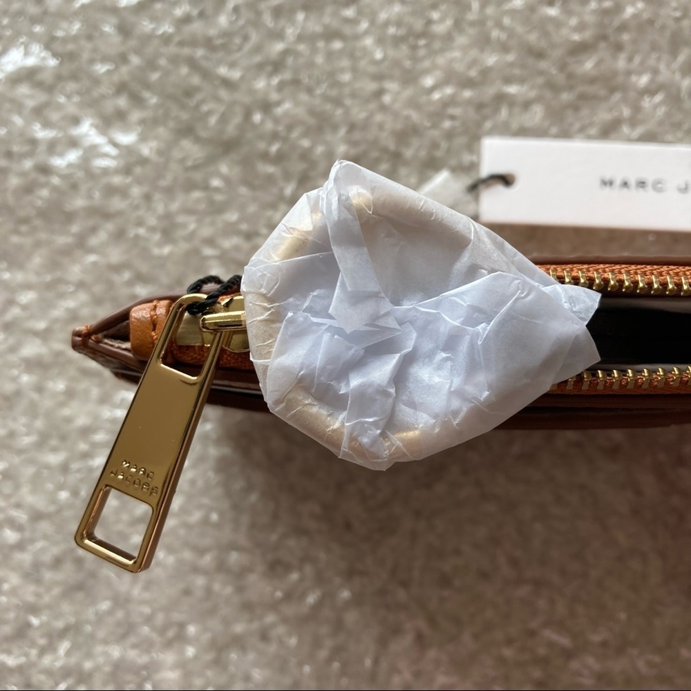 Marc Jacobs Leather Zip Top Wallet in Smoked Almond Size 3.5” L x 5” W x .5” D - Picture 12 of 13